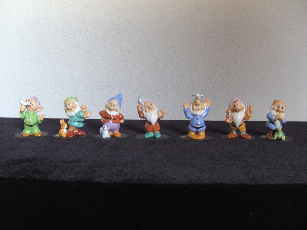 Porseleinen set van de 7 dwergen, Verzamelen, Ophalen of Verzenden, Sneeuwwitje of Doornroosje, Zo goed als nieuw, Beeldje of Figuurtje