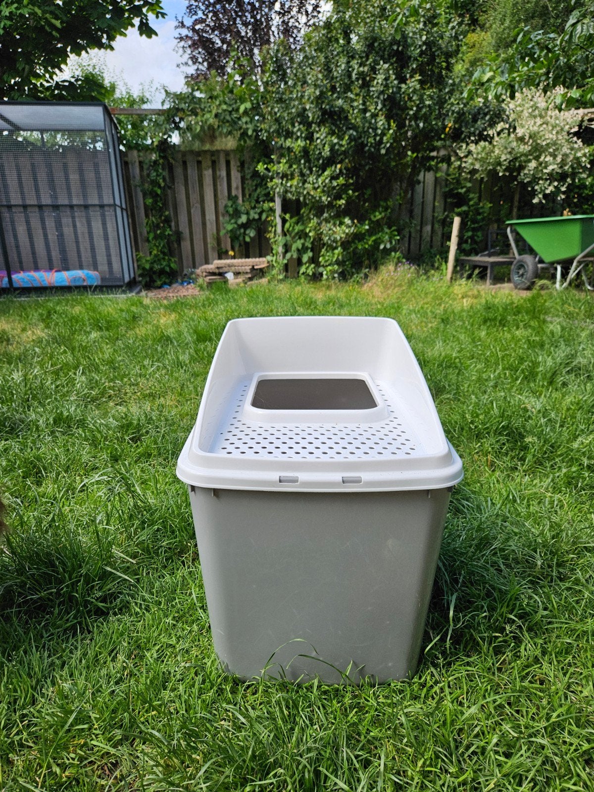 Kattenbak bigbox tegen elk aannemelijk bod, Ophalen, Zo goed als nieuw