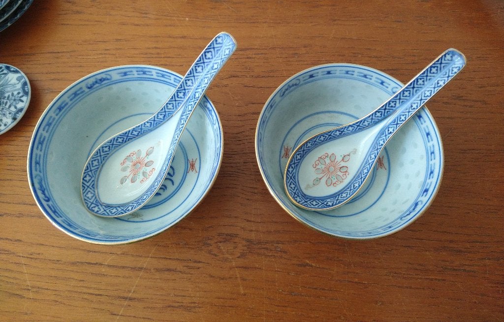 2x Chinees rijstkorrel porseleinen kom kommetje + lepel, Ophalen of Verzenden