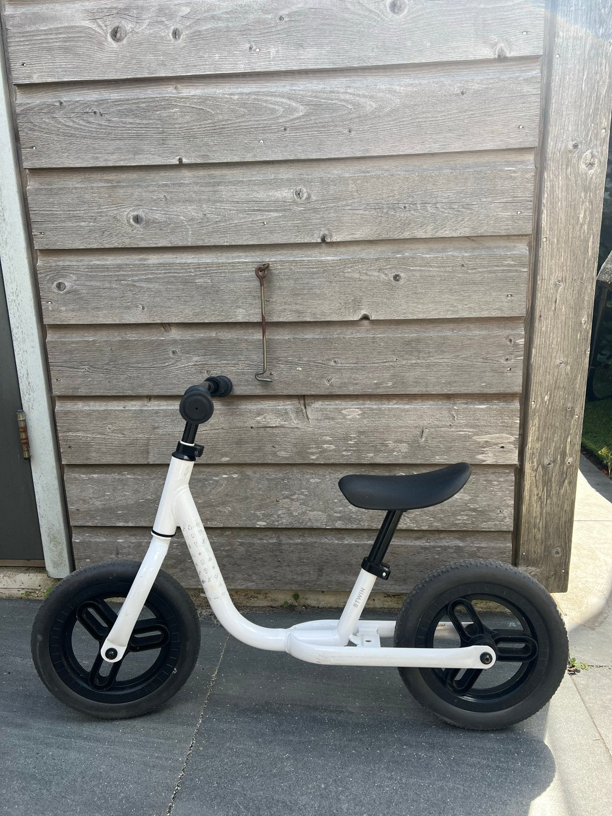 B'Twin loopfiets wit - Zo goed als nieuw, Fietsen en Brommers, Fietsen | Kinderfietsjes, Ophalen, Zo goed als nieuw, Minder dan 16 inch