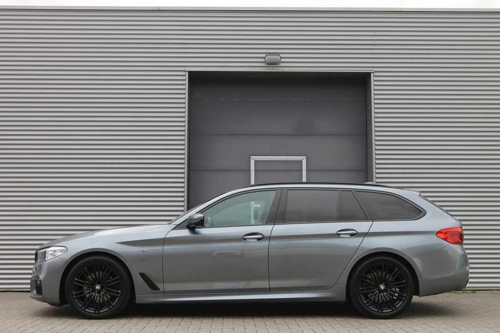 BMW 5 Serie Touring 520d High Executive Aut. I M-Pakket I Na, Auto's, Automaat, 2000 kg, Leder en Stof, Origineel Nederlands