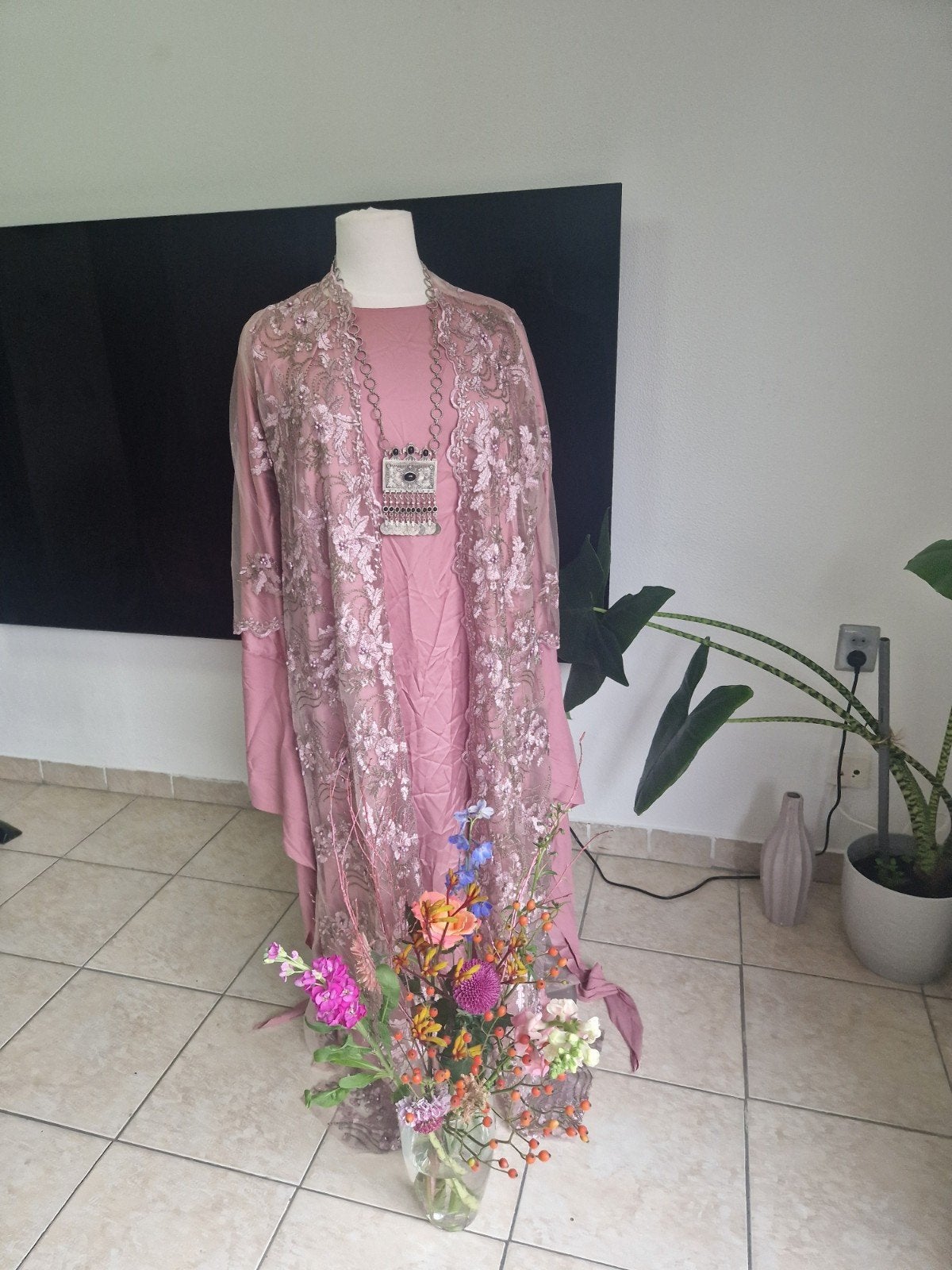 Roze koerdisheJurk met Kant en Borduurwerk, Kleding | Dames, Gelegenheidskleding, Maat 38/40 (M), Overige typen, Ophalen of Verzenden