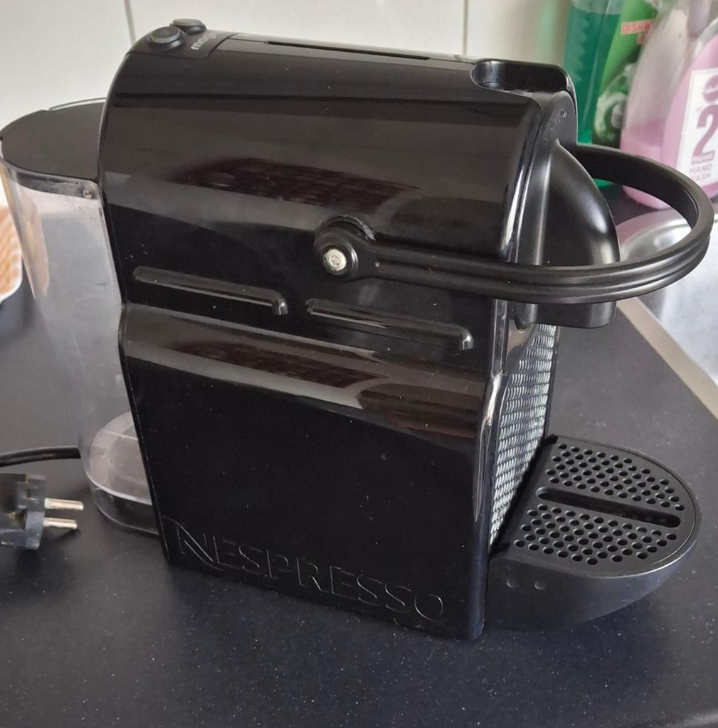 Nespresso koffiezetapparaat - Zwart, inclusief restje cups, Witgoed en Apparatuur, Koffiezetapparaten, Ophalen, Gebruikt, Espresso apparaat