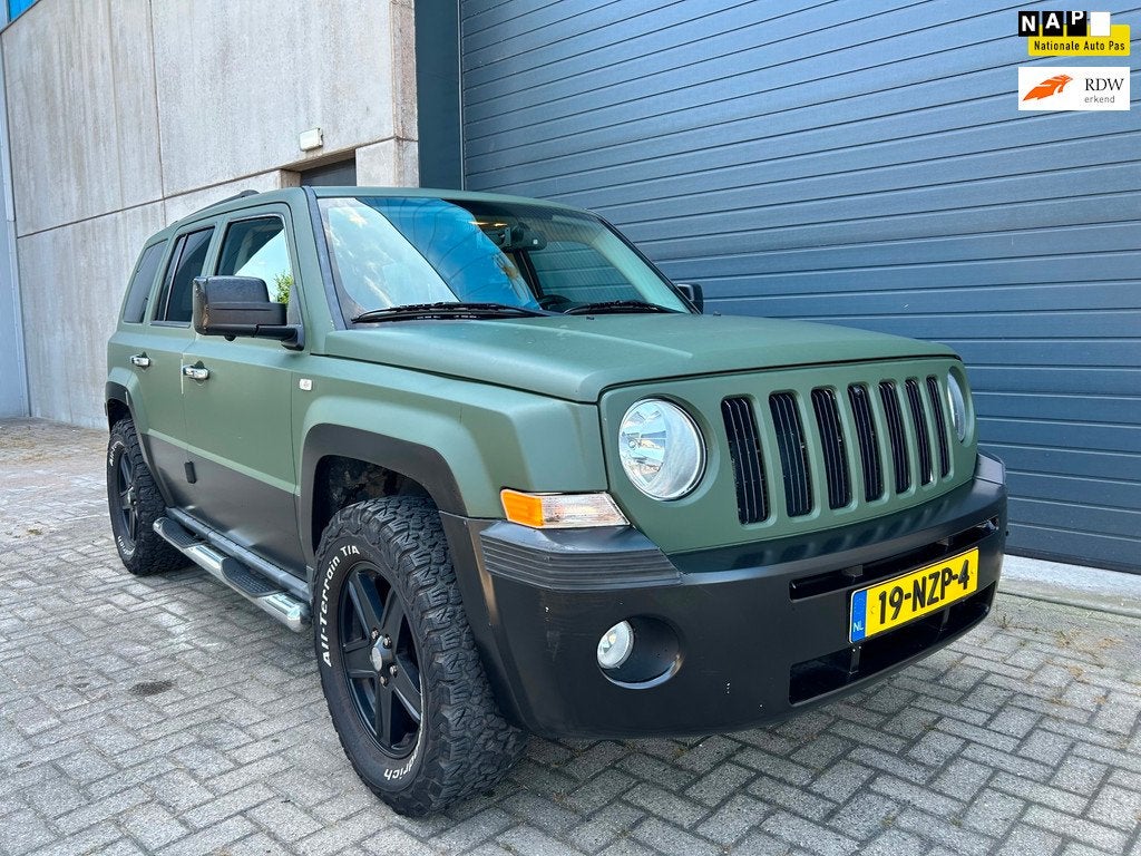 Jeep Patriot 2.4i Limited Liberty AUT LEDER CLIMA 4WD NAP, Auto's, Jeep, Automaat, Euro 5, 450 kg, Gebruikt