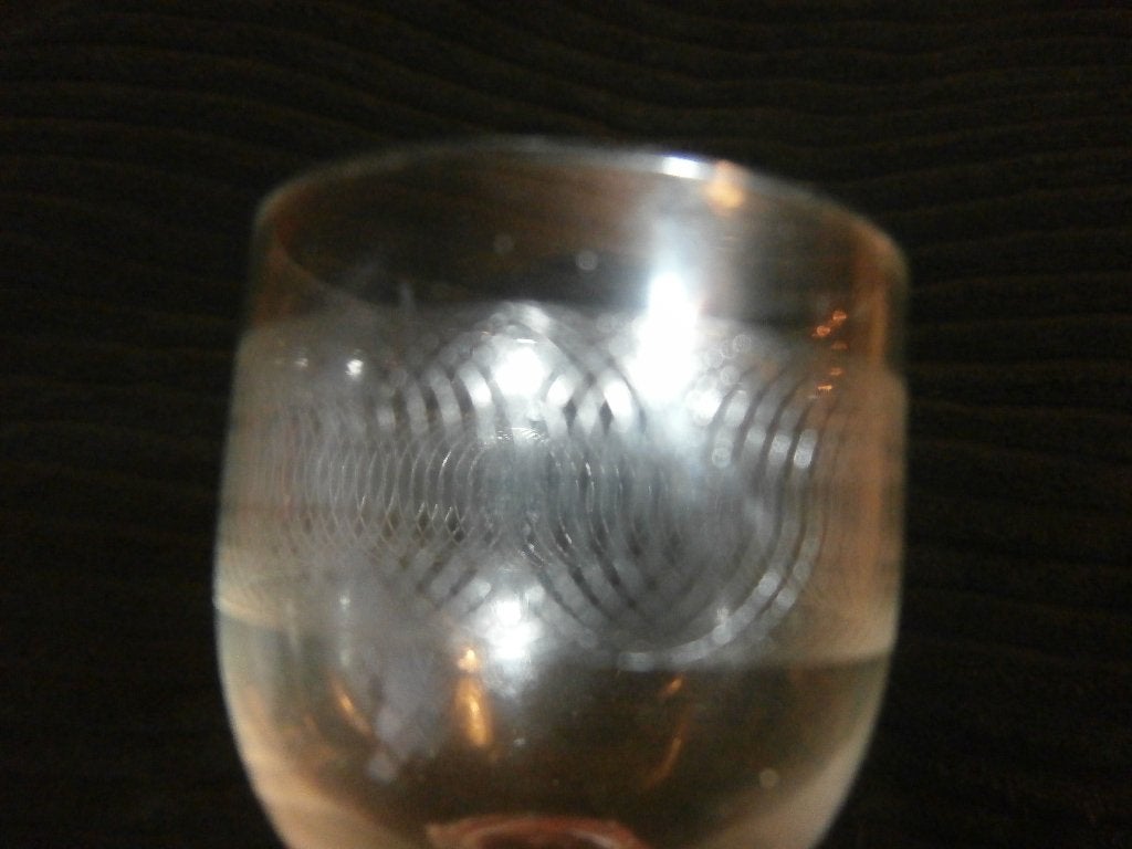 Antiek glas met strepen als versiering likeurglas op voet 1, Antiek en Kunst, Ophalen of Verzenden