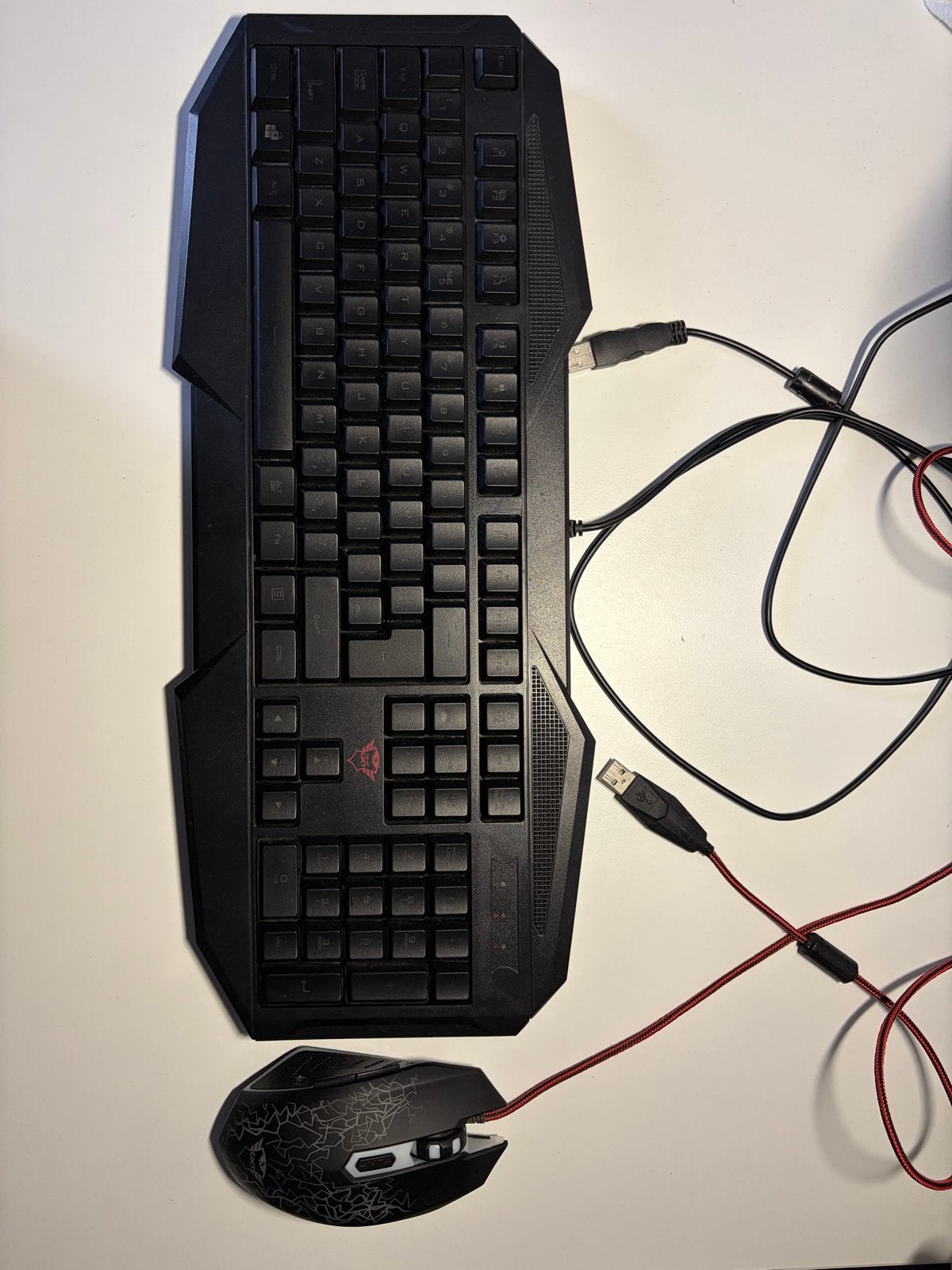 Trust GXT 830-RW Avonn Gaming Toetsenbord en Muis Set, Gaming toetsenbord, Ophalen of Verzenden, Zo goed als nieuw, Qwerty