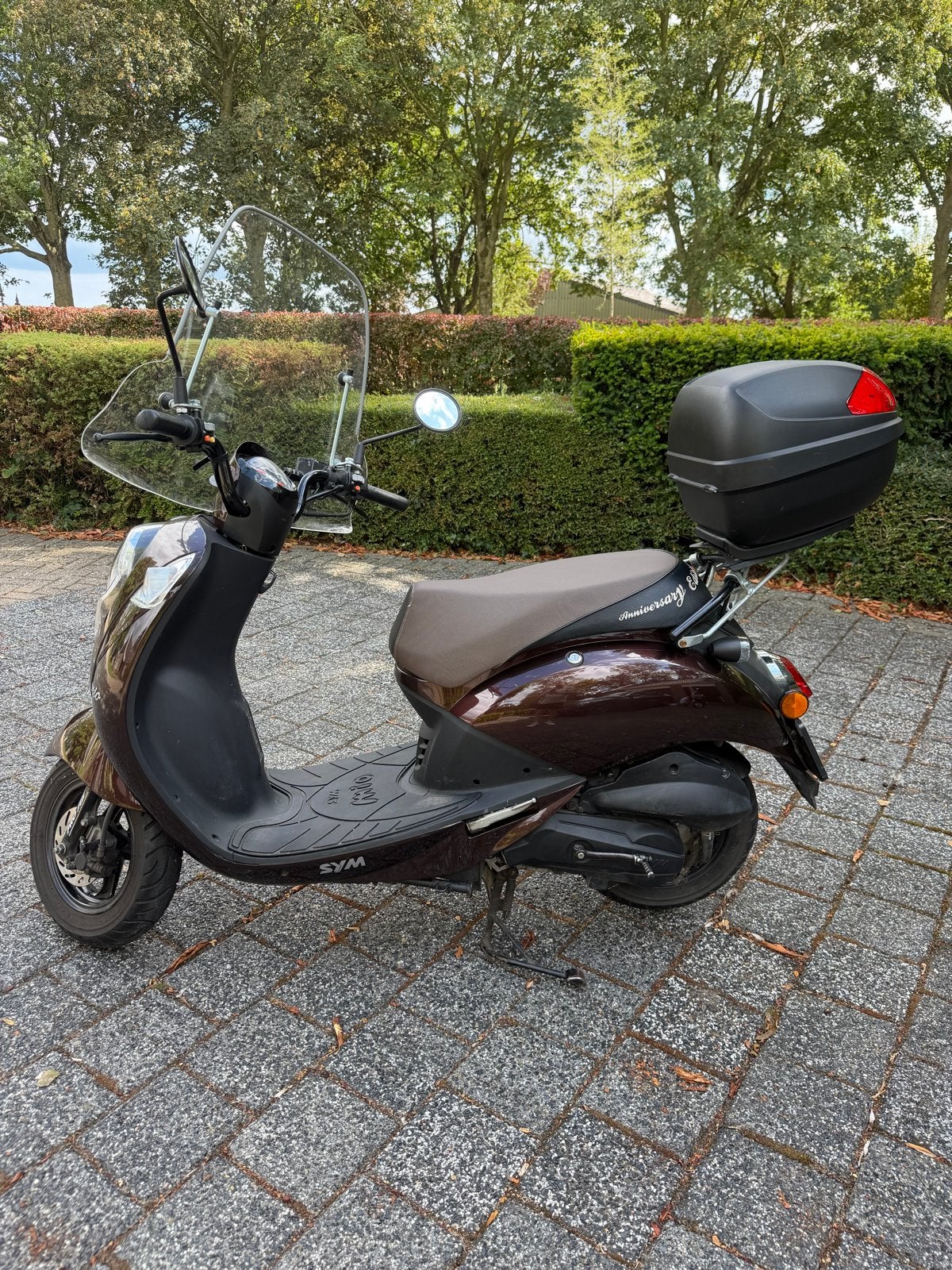 Sym Mio Anniversary Edition Scooter - Zo goed als nieuw, Fietsen en Brommers, Scooters | SYM, Gebruikt, Benzine, Maximaal 25 km/u