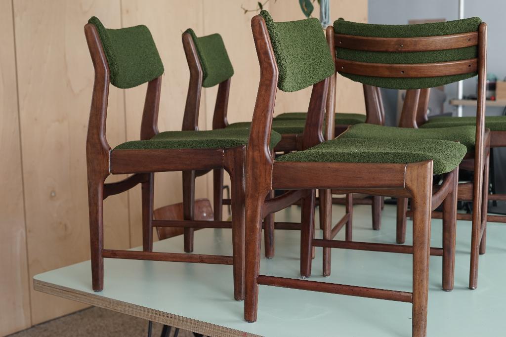 Opknappers 6 retro eetkamerstoelen met groene bouclé stof, Huis en Inrichting, Stoelen, Ophalen, Gebruikt, Overige kleuren, Stof