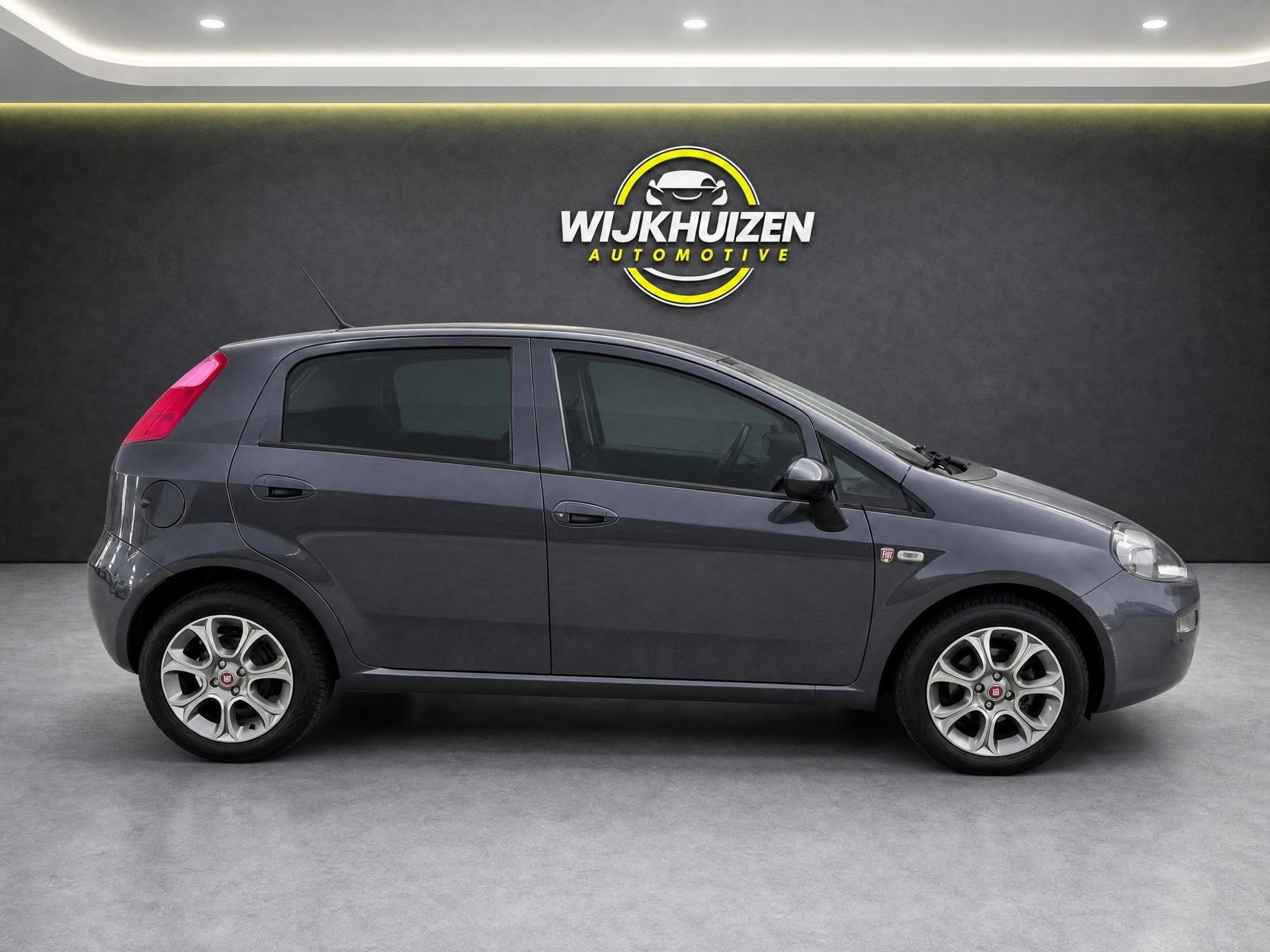 Fiat Punto Evo 0.9 TwinAir Lounge met Climate ! Stoelverwarm, Auto's, Voorwielaandrijving, Dealer onderhouden, 49 €/maand, Origineel Nederlands