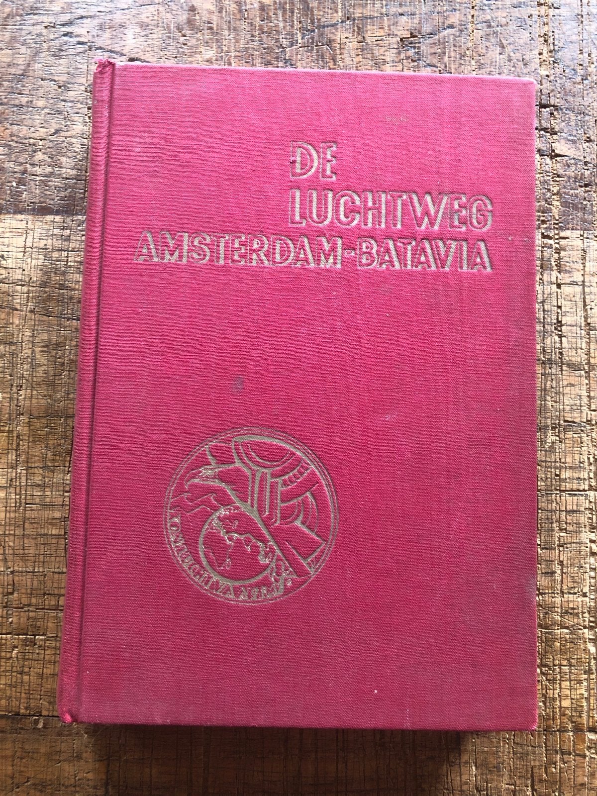 De Luchtweg Amsterdam-Batavia KLM 1937, Boeken, Ophalen of Verzenden, Gelezen, Overige typen