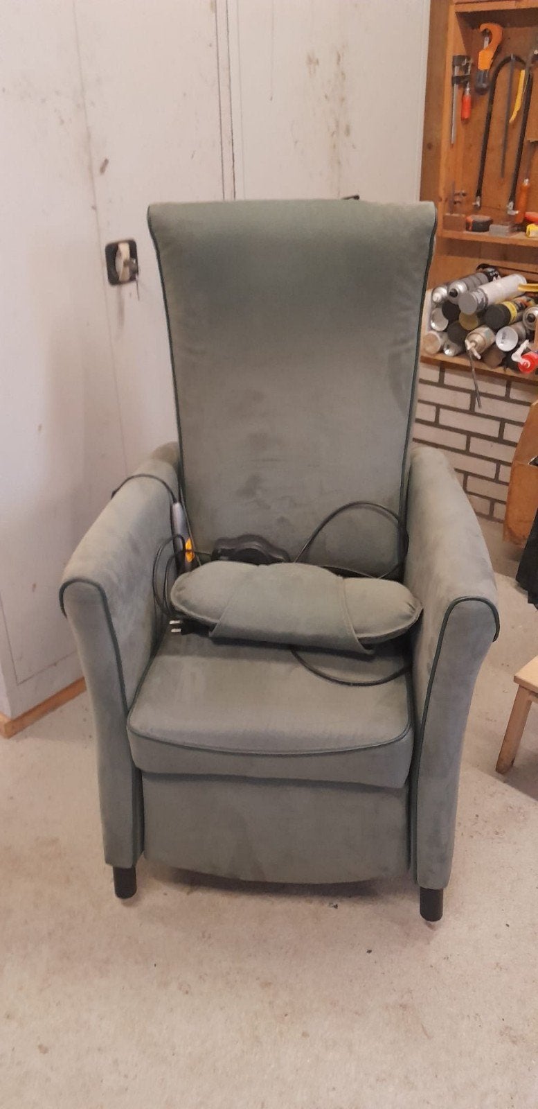 Comfortabele relax fauteuil/Sta-op stoel, Ophalen, Modern comfort, 75 tot 100 cm, Zo goed als nieuw