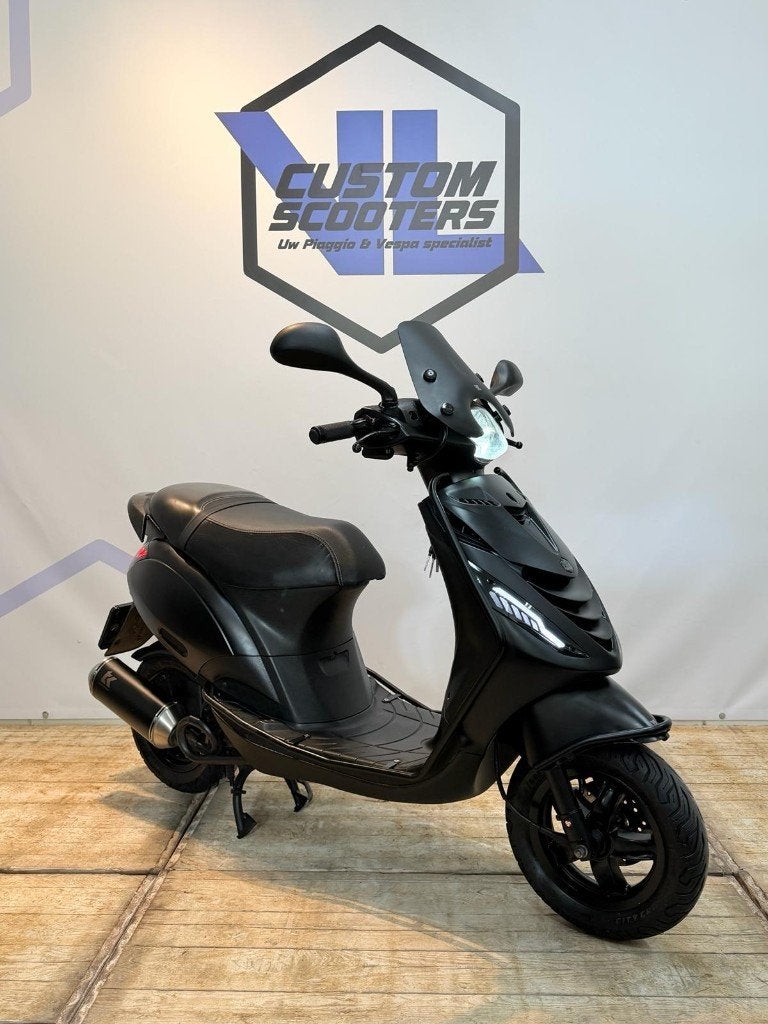 Piaggio Zip 2v 80cc Malossi 45km brom full option, Zip, Ophalen of Verzenden, Zo goed als nieuw, Info@vlcustomscooters.nl