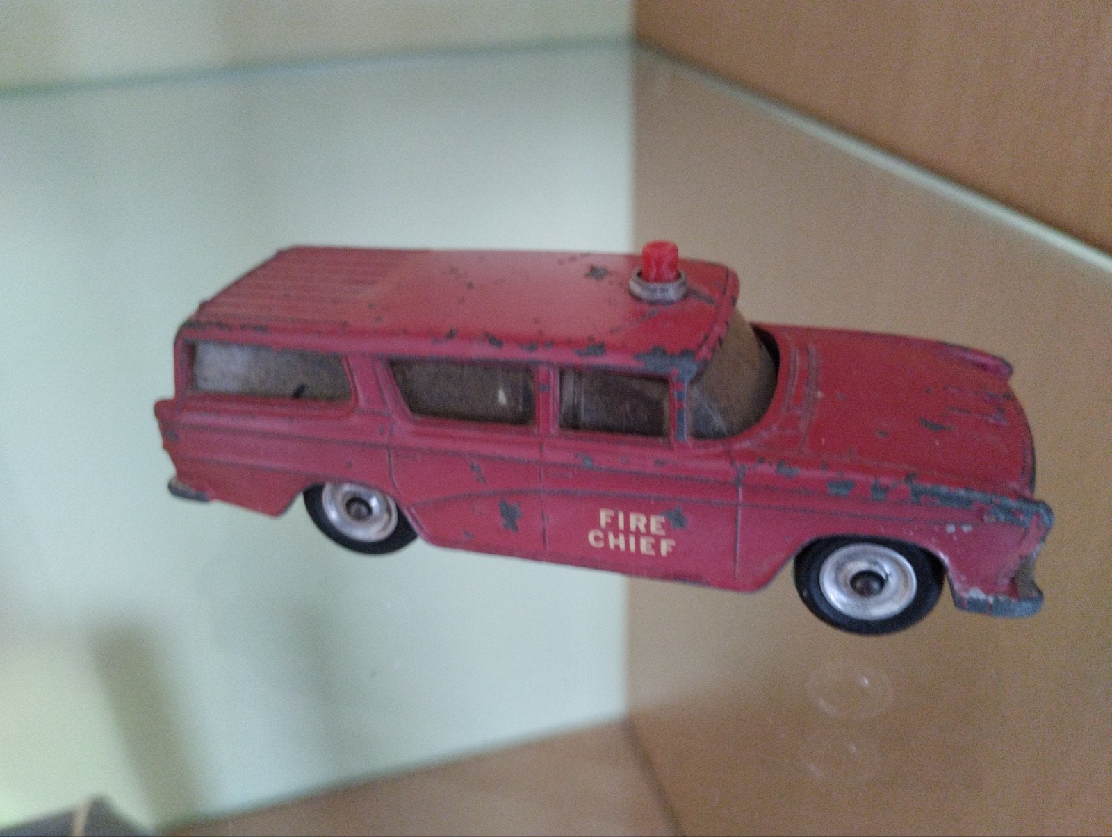 Dinky toys fire chief, Ophalen of Verzenden, Gebruikt, Auto, Dinky Toys