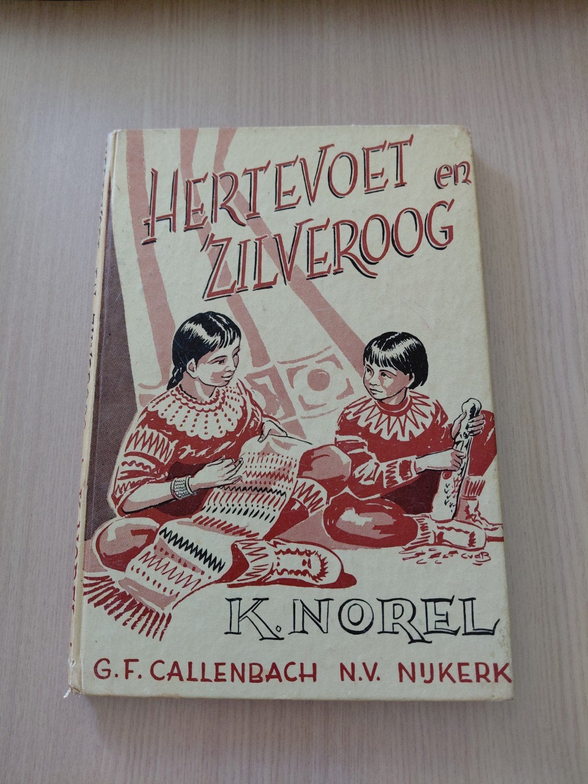 K. Norel   Hertevoet en Zilveroog, Ophalen of Verzenden