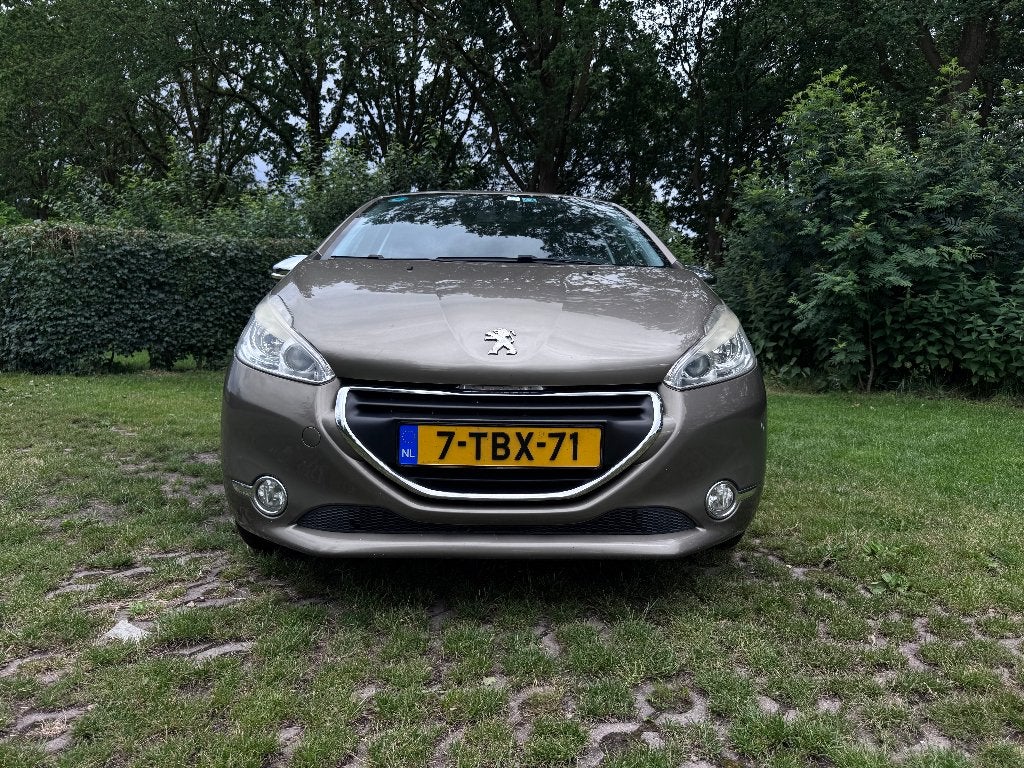 PRIJS VERLAAGD! Peugeot 208 1.2 VTI 60KW/82PK 5-D 2014 Grijs, Auto's, Voorwielaandrijving, Euro 5, 31 €/maand, Origineel Nederlands