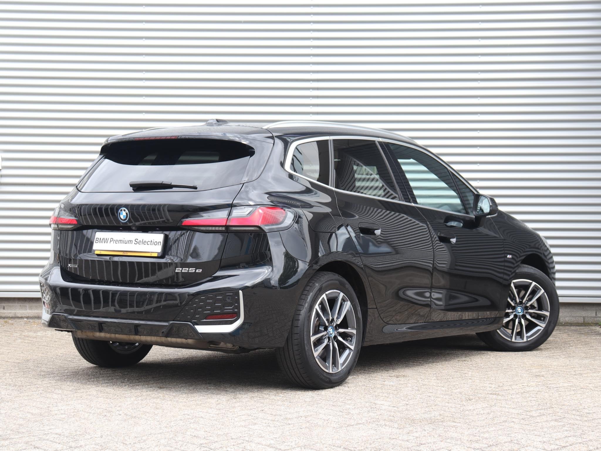 BMW 2-serie Active Tourer 225e xDrive | M Sportpakket | Inno, Automaat, Gebruikt, 150 min, Zwart