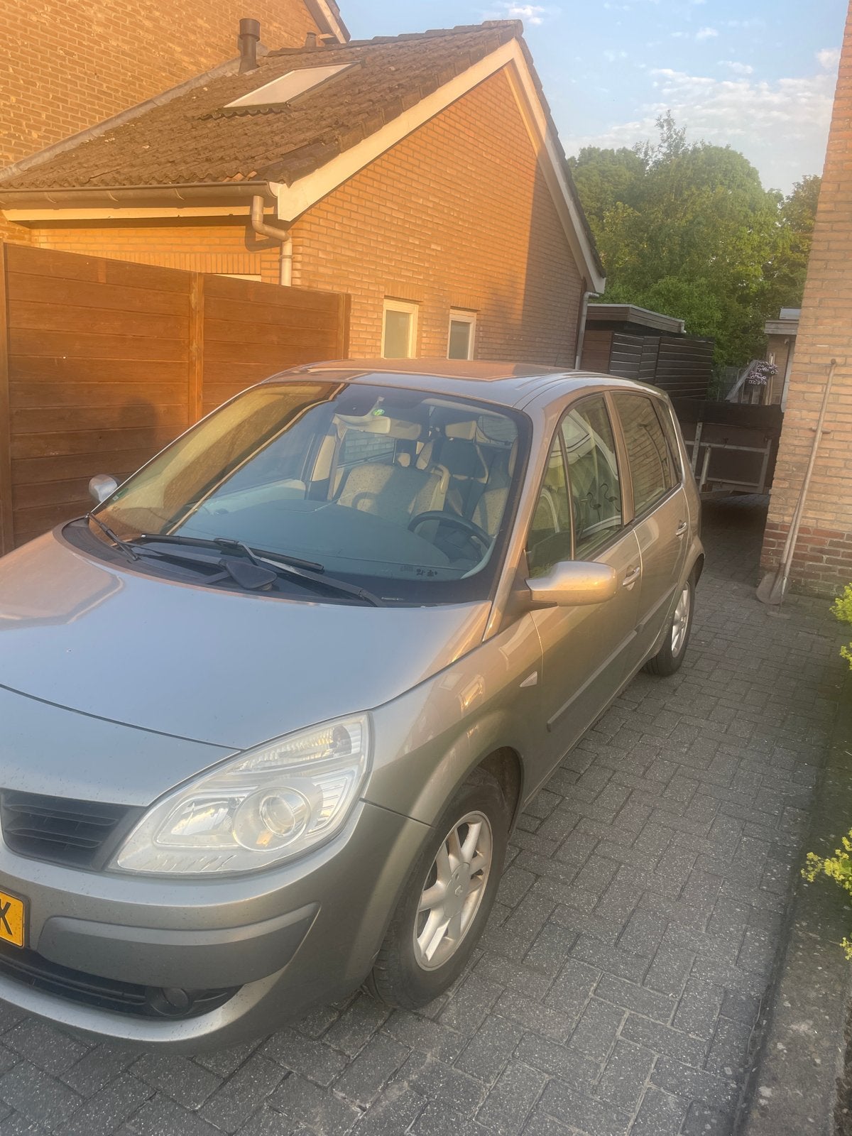 Renault Scénic 1.6 16V 82KW 2007 Grijs, Auto's, 1295 kg, 4 cilinders, Origineel Nederlands, Particulier
