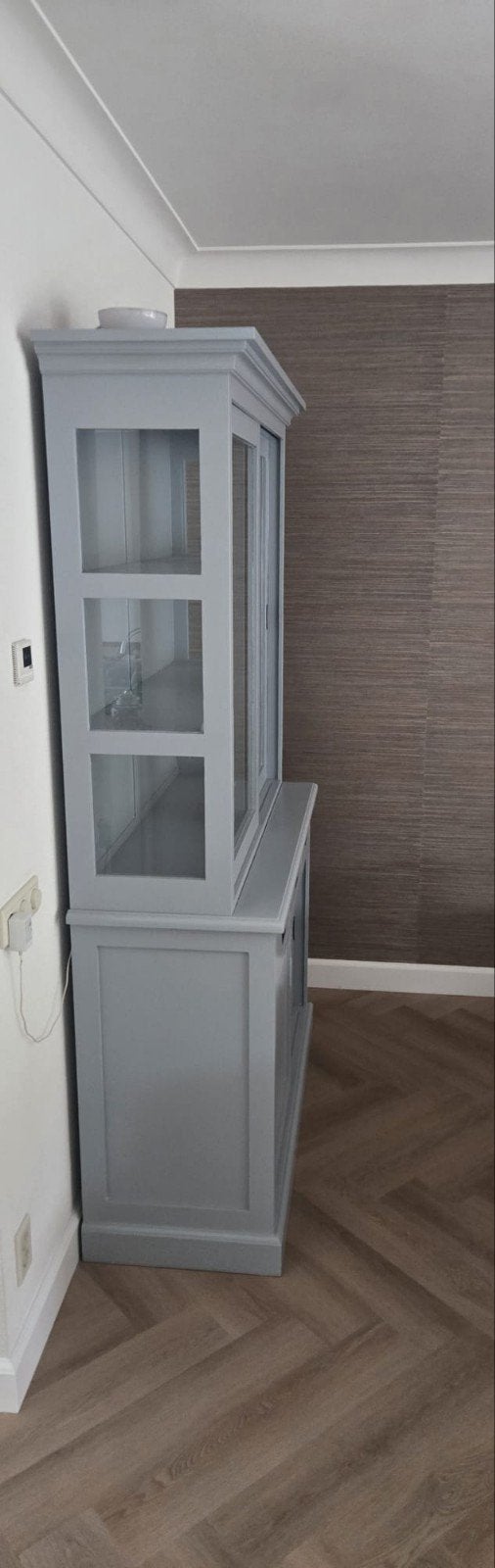 Mooie, massieve buffet kast. Blauwgrijs.