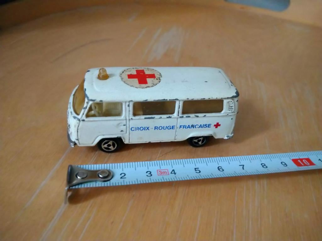 Majorette volkswagen ambulance, Ophalen of Verzenden, Gebruikt, Auto