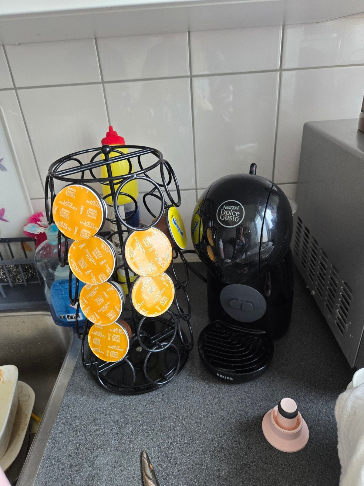 Nescafé Dolce Gusto Krups koffiezetapparaat met houder, Koffiepads en cups, Gebruikt, Koffiemachine, Ophalen of Verzenden