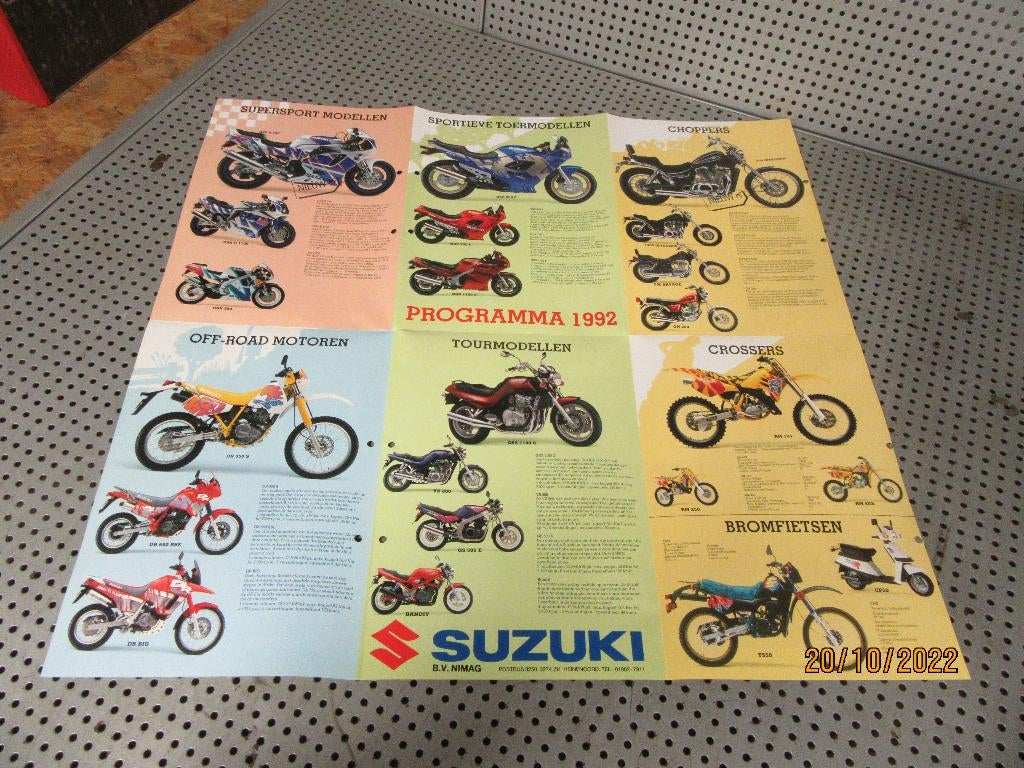 Reclame Folder Poster Suzuki o.a. Kevin Schwantz RGV DR e.a., Ophalen of Verzenden, Zo goed als nieuw, Motoren