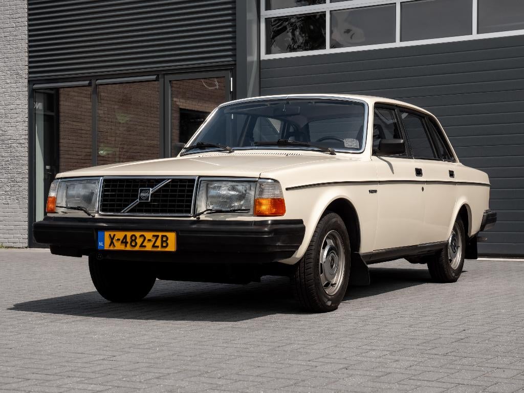 Volvo 1982 Wit, Auto's, Volvo, 4 cilinders, 1210 kg, Wit, Handgeschakeld