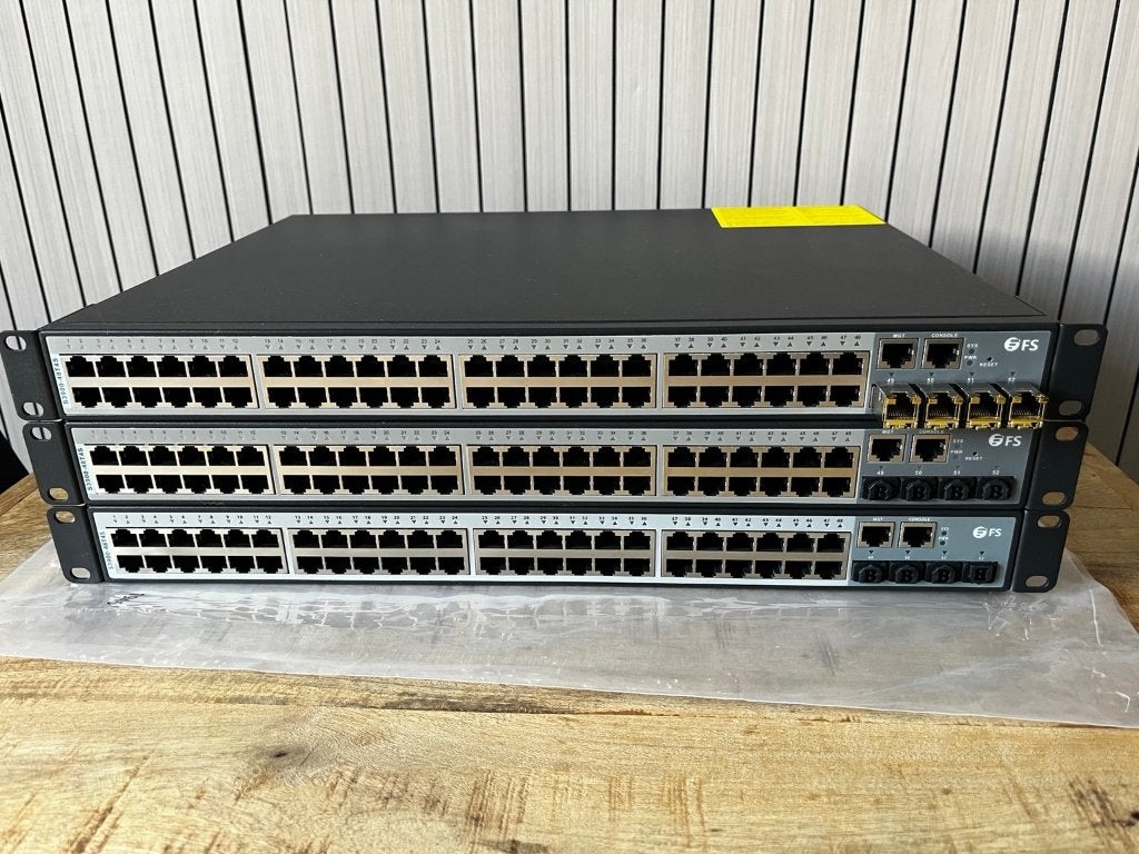 FS S3900-48T4S 48x Gigabit Managed Switch 10Gb SFP+, Computers en Software, Ophalen of Verzenden, Gebruikt