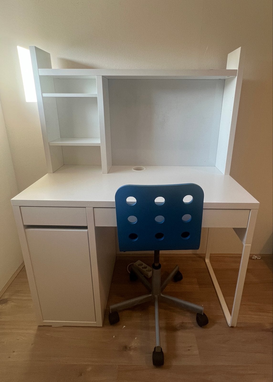 IKEA MICKE Bureau met opzetstuk, wit, 105x50 cm, Ophalen, Opbergruimte, Gebruikt, Spaanplaat of MDF