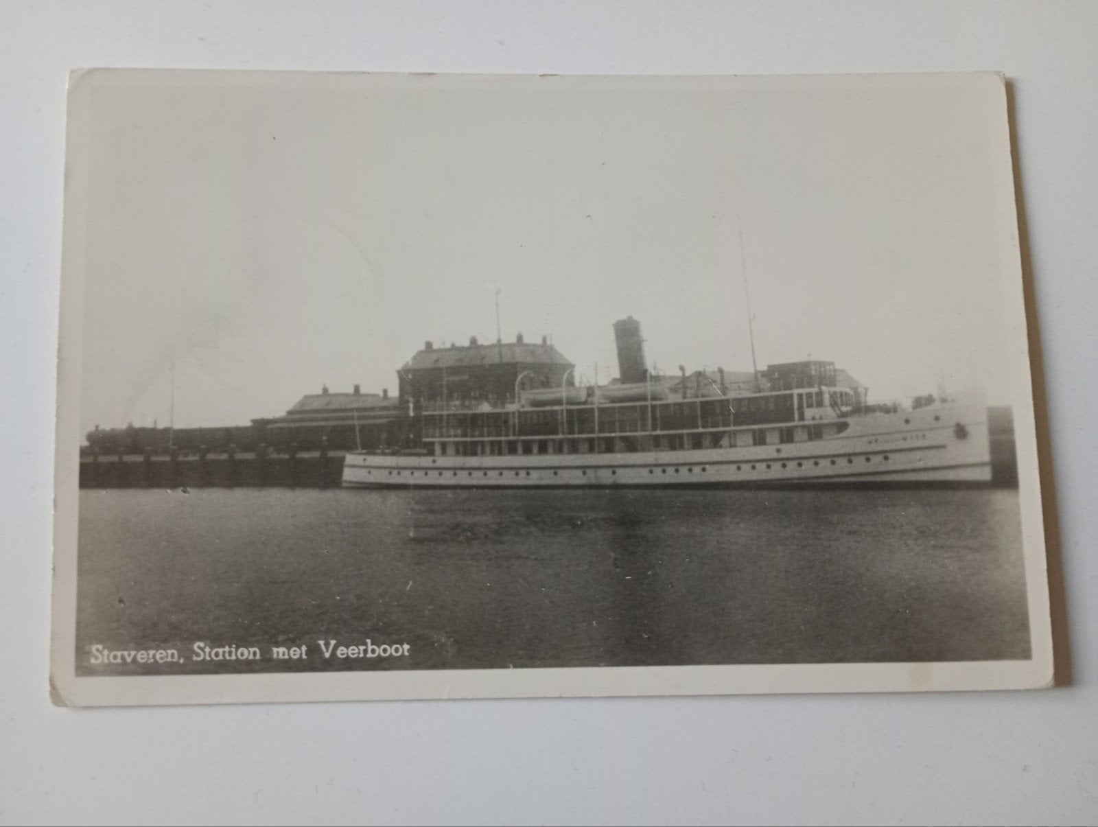 Stavoren Station met Veerboot 1947, Ophalen of Verzenden, 1940 tot 1960, Gelopen, Friesland