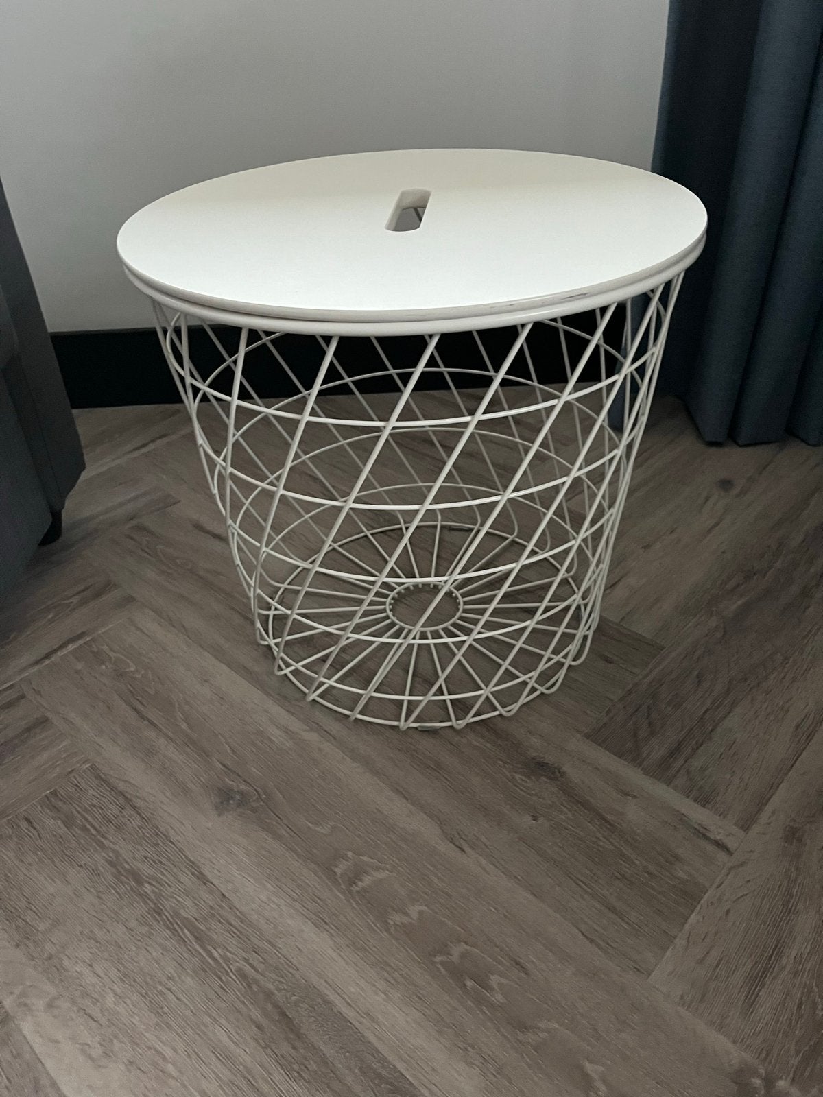 Ikea bijzettafel kvistbro wit draadmand, Ophalen, Zo goed als nieuw, Rechthoekig, Minder dan 55 cm