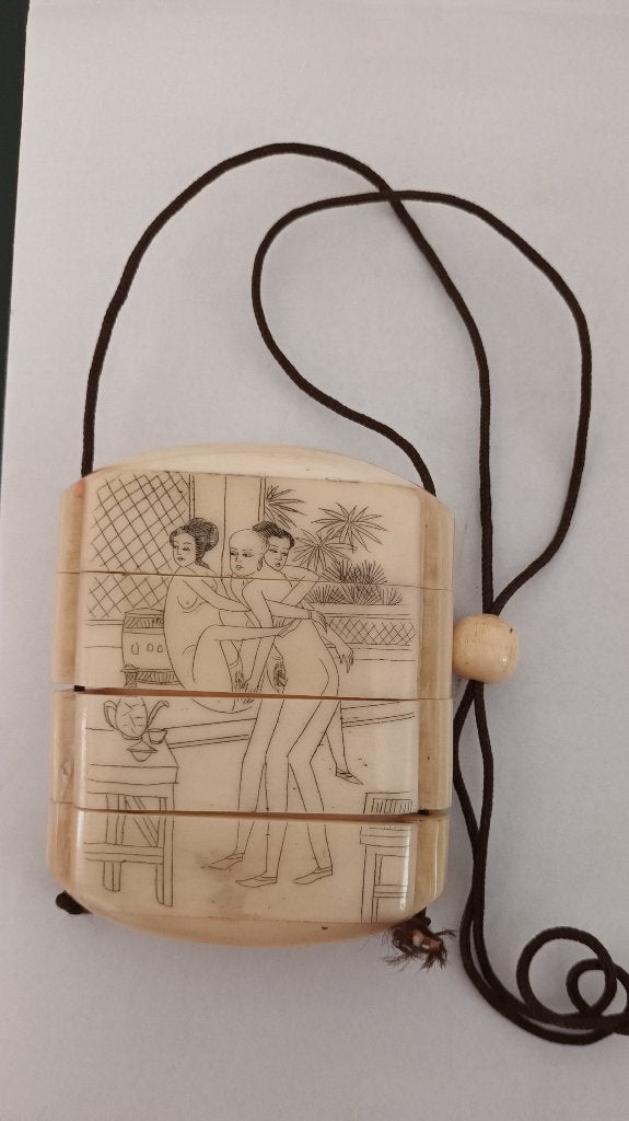 Zeldzame Japanse Inro met erotische voorstellingen Ojime, Antiek en Kunst, Ophalen of Verzenden, Handgemaakt