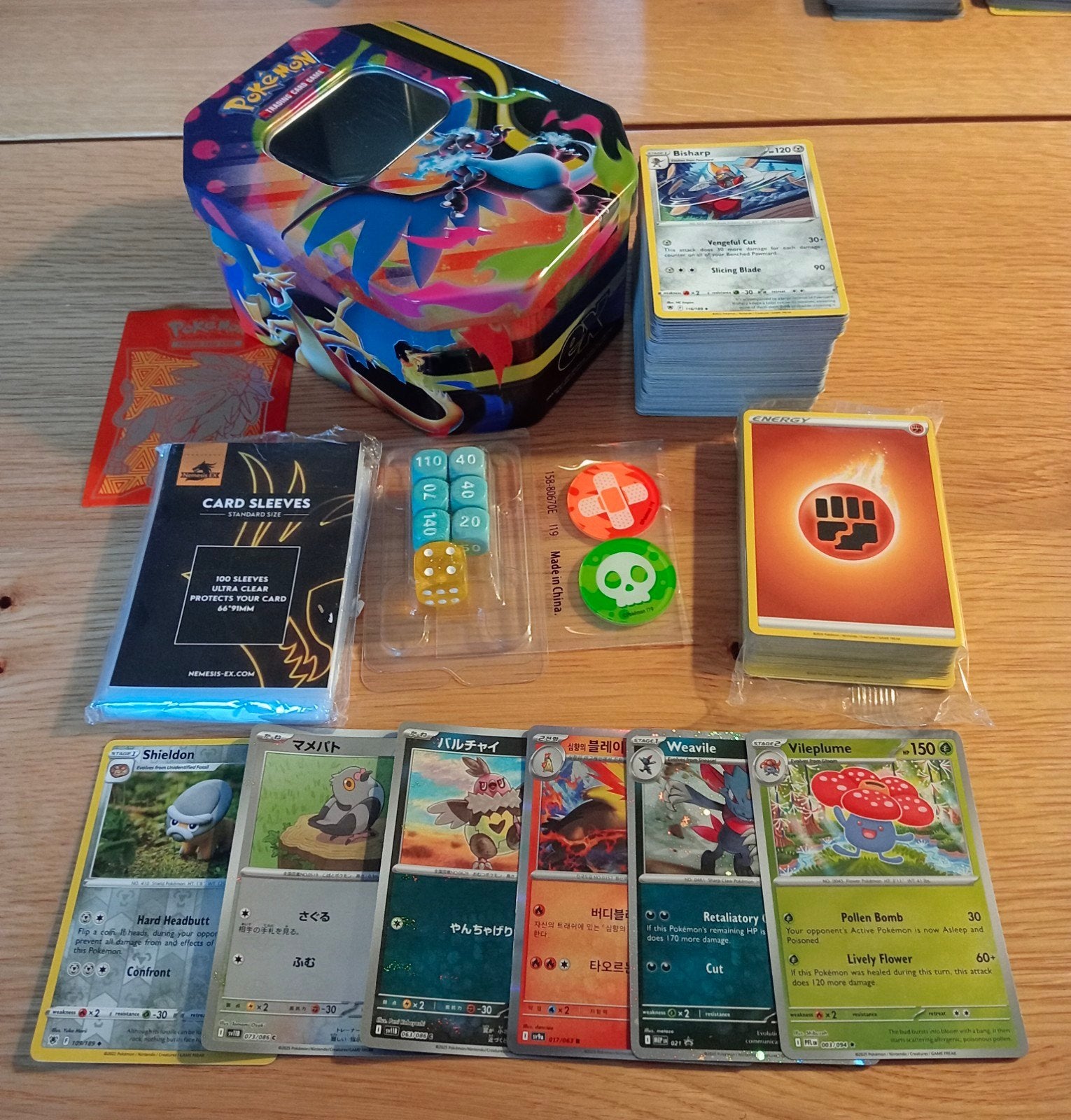 Pokémon kaarten set tin, sleeves, dobbelstenen en markers, Ophalen of Verzenden