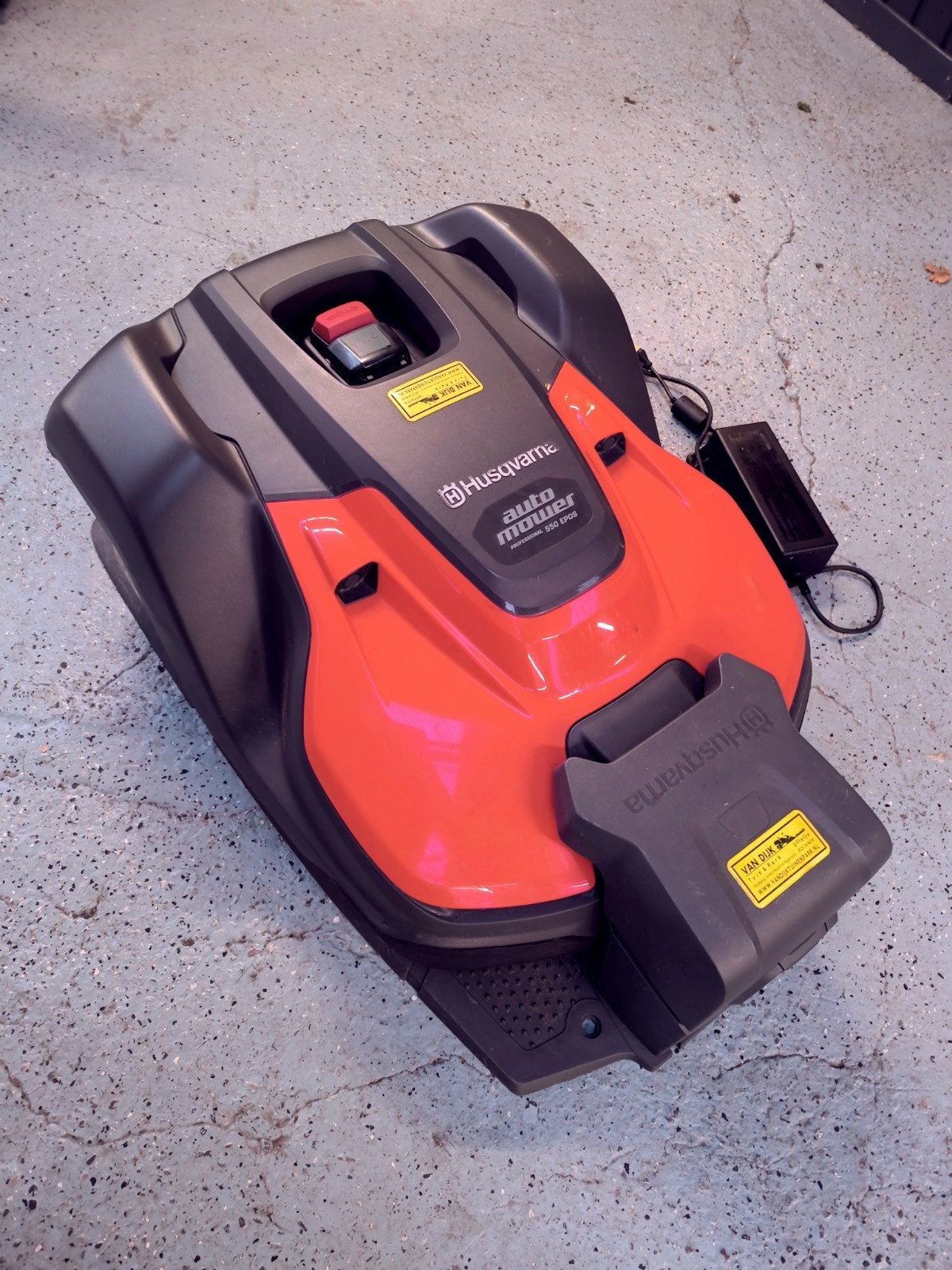 Husqvarna 550 EPOS Automower, Bestuurbaar via app, Ophalen of Verzenden, Zo goed als nieuw, 20 tot 25 cm