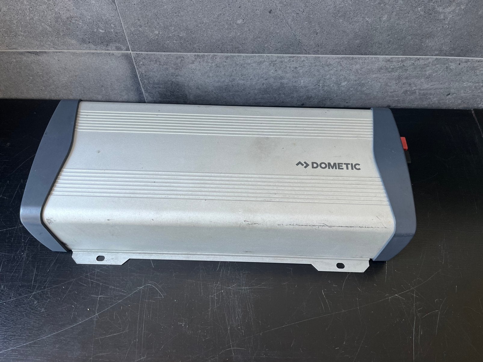 Dometic sinus omvormer 1800 watt, Fietsen en Brommers, Ophalen of Verzenden, Zo goed als nieuw