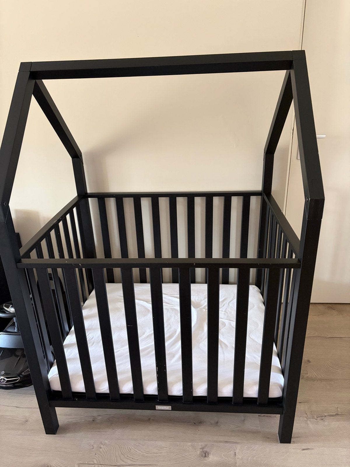 Zwart Bopita box , inclusief matras, Kinderen en Baby's, Boxen, Ophalen of Verzenden, Gebruikt, Boxkleed