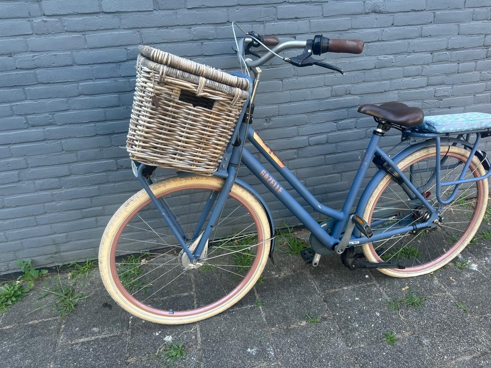 Moooie Gazelle stadsfiets met mand en bagagedragerkussen, Ophalen, Terugtraprem, Gebruikt, Versnellingen