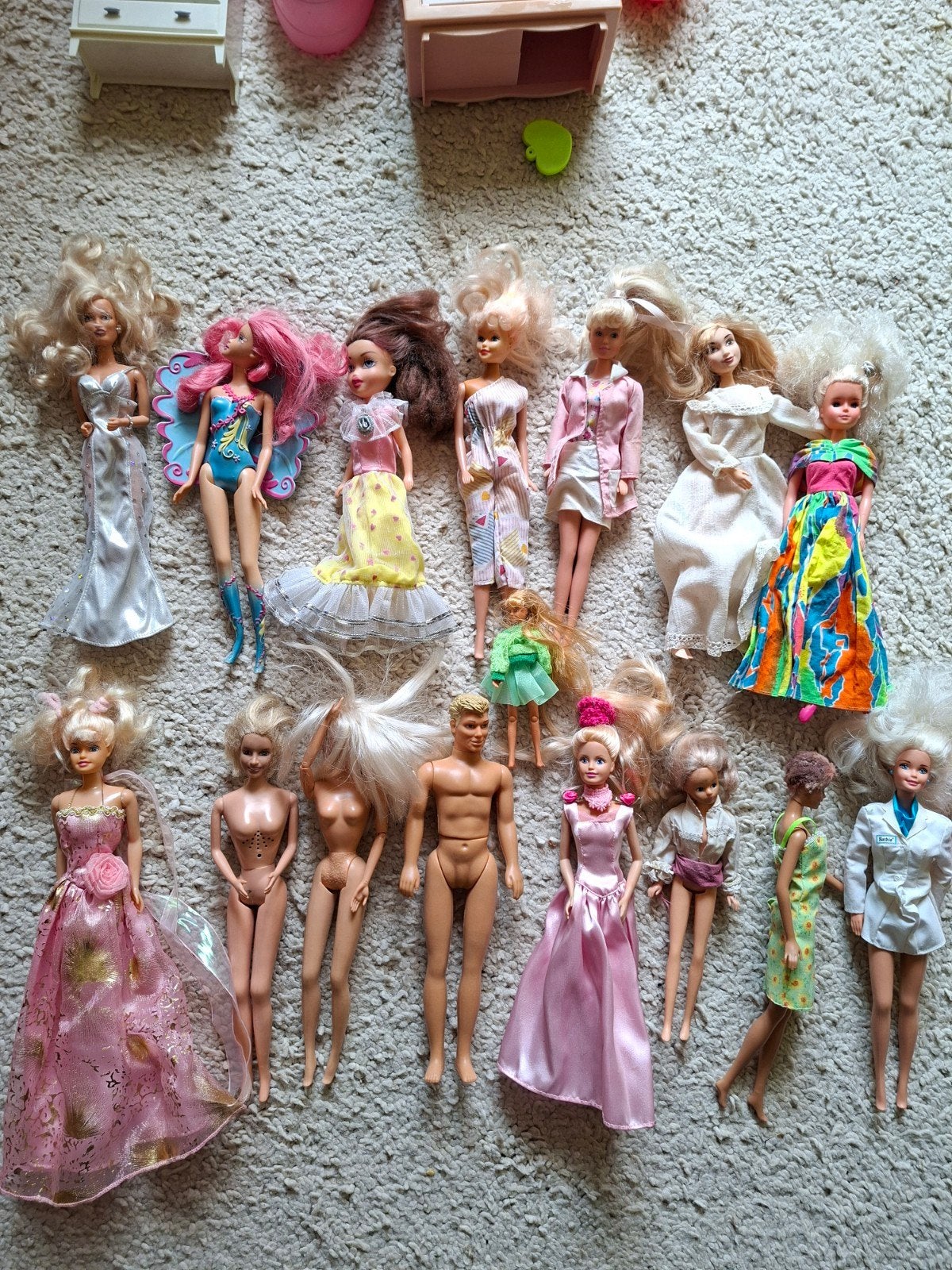 16 barbiepoppen, Ophalen of Verzenden