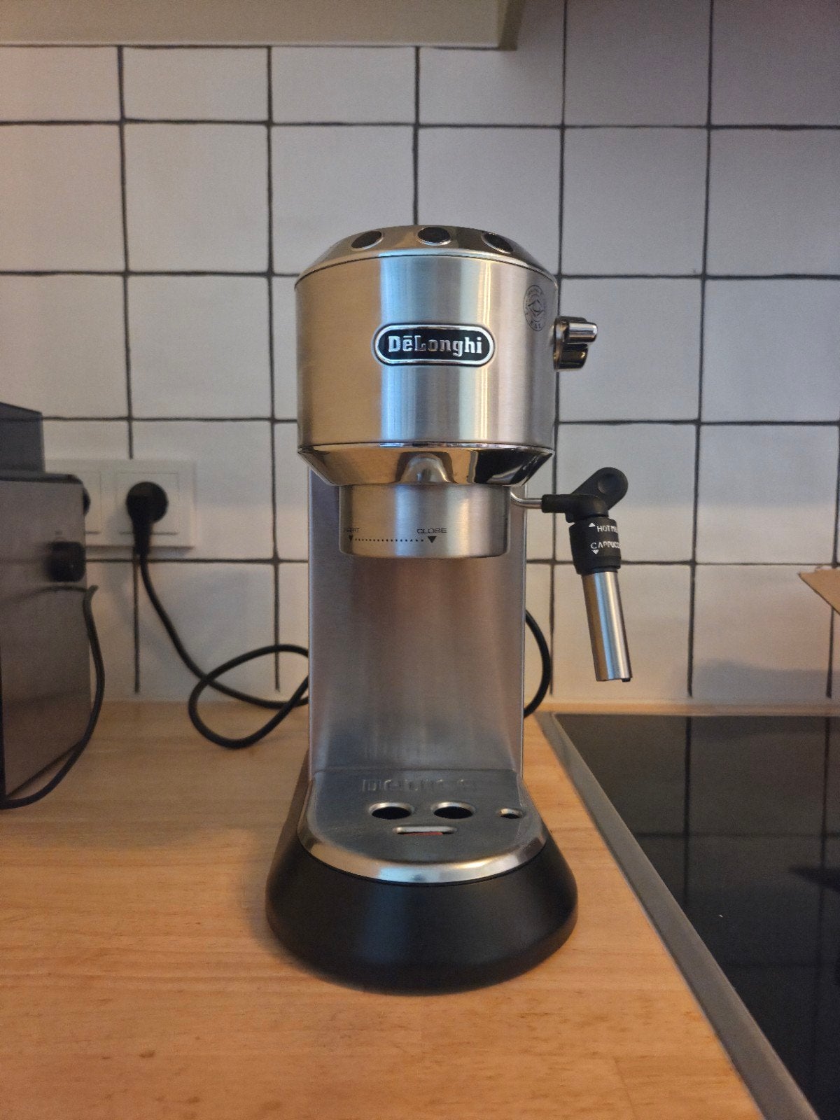 DeLonghi Dedica espressomachine met bonenmaler, Ophalen, Espresso apparaat, Zo goed als nieuw, 2 tot 4 kopjes