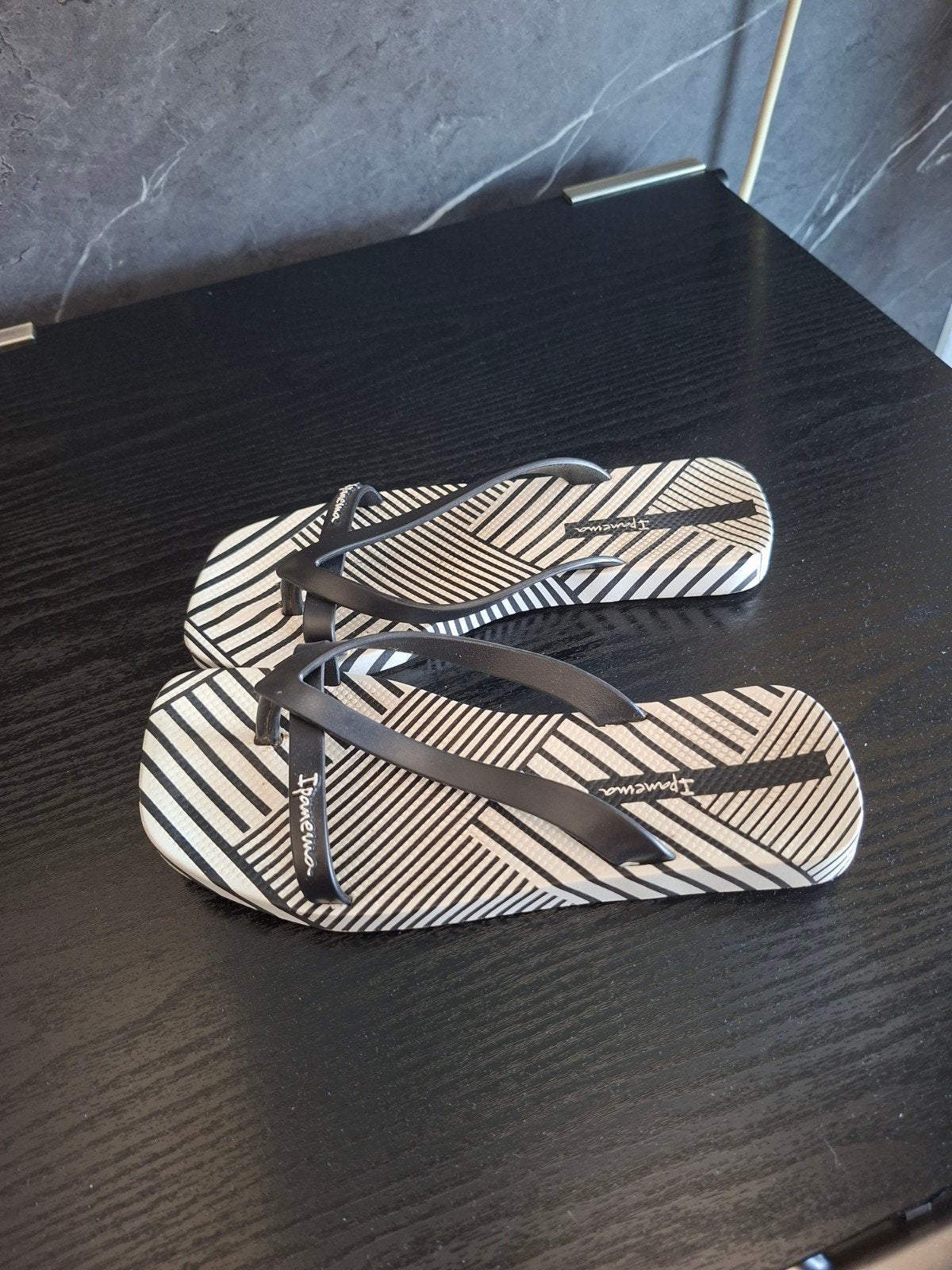 Ipanema slippers mt 37, Slippers, Verzenden, Zwart, Zo goed als nieuw