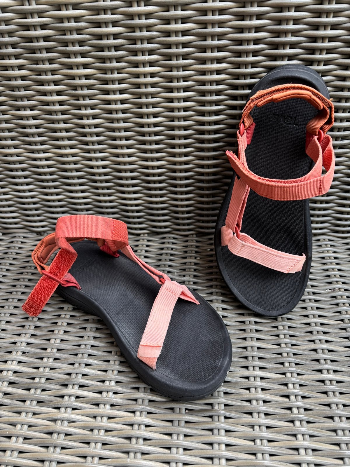 Teva Hurricane sandalen mt 41, Kleding | Dames, Schoenen, Oranje, Zo goed als nieuw, Sandalen of Muiltjes, Ophalen of Verzenden