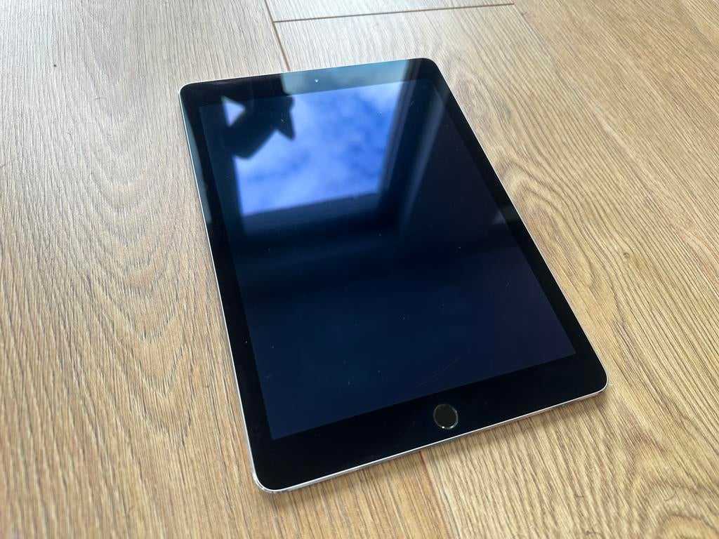 Apple Ipad Grijs (Gebruikt maar werkt nog goed)!!!, 10 inch, Apple iPad, Ophalen of Verzenden, Zo goed als nieuw