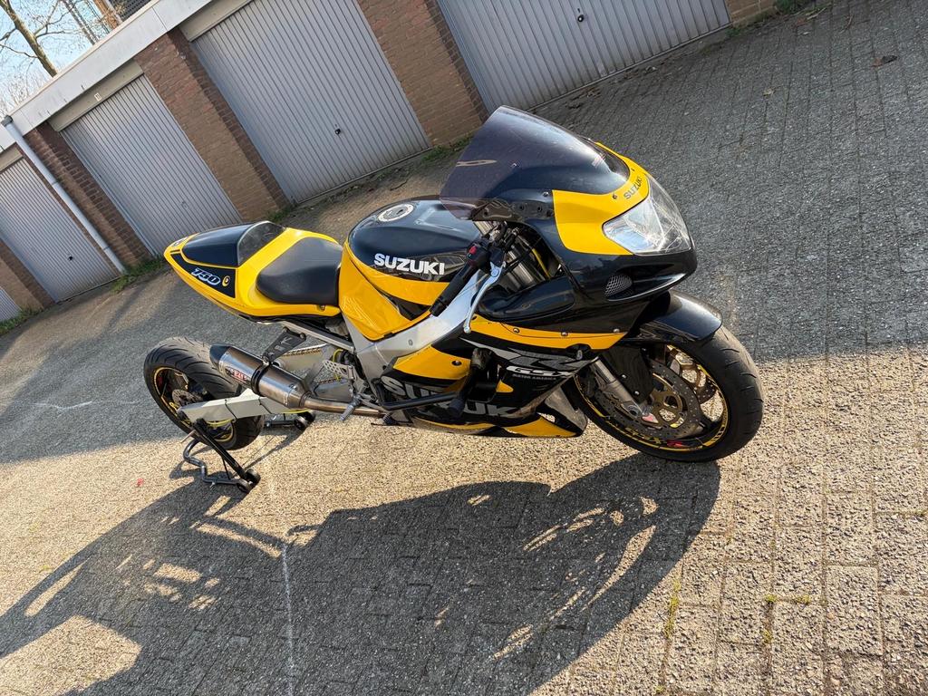 Suzuki GSXR 750 verlengd met 10 extra 2e hands banden, Motoren, Sportuitlaat, 4 cilinders, Motorrijbewijs A, Super Sport