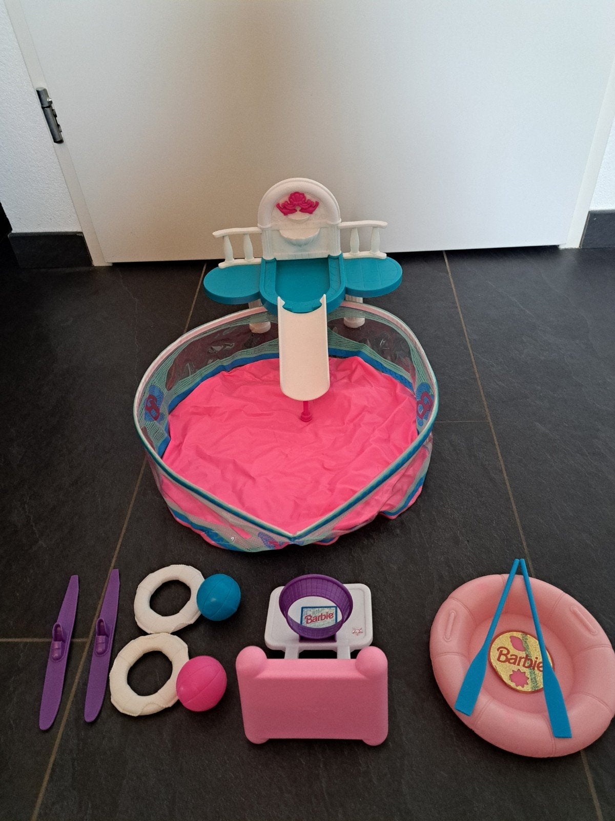 Barbie Florida zwembad vintage 1998 met diverse accessoires, Kinderen en Baby's, Speelgoed | Poppen, Ophalen of Verzenden, Zo goed als nieuw