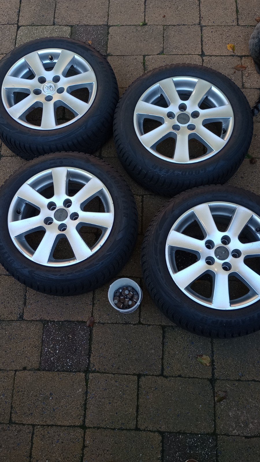 Winterbanden (8mm) 16" op Borbet velgen voor o.a. Toyota, Ophalen, Gebruikt, 16 inch, Banden en Velgen
