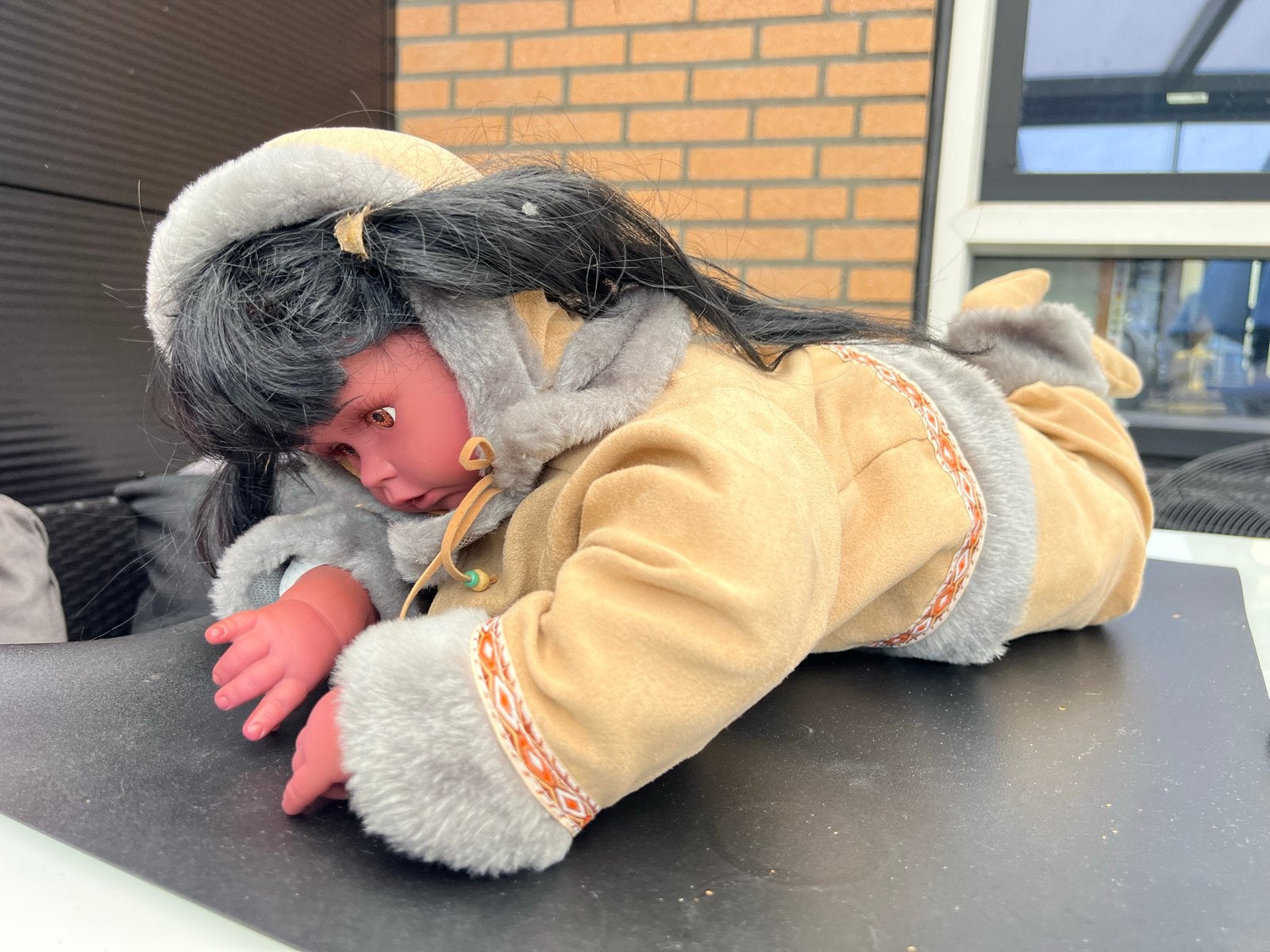 Nativ  babypop in Eskimo-outfit, Ophalen of Verzenden, Gebruikt, Babypop