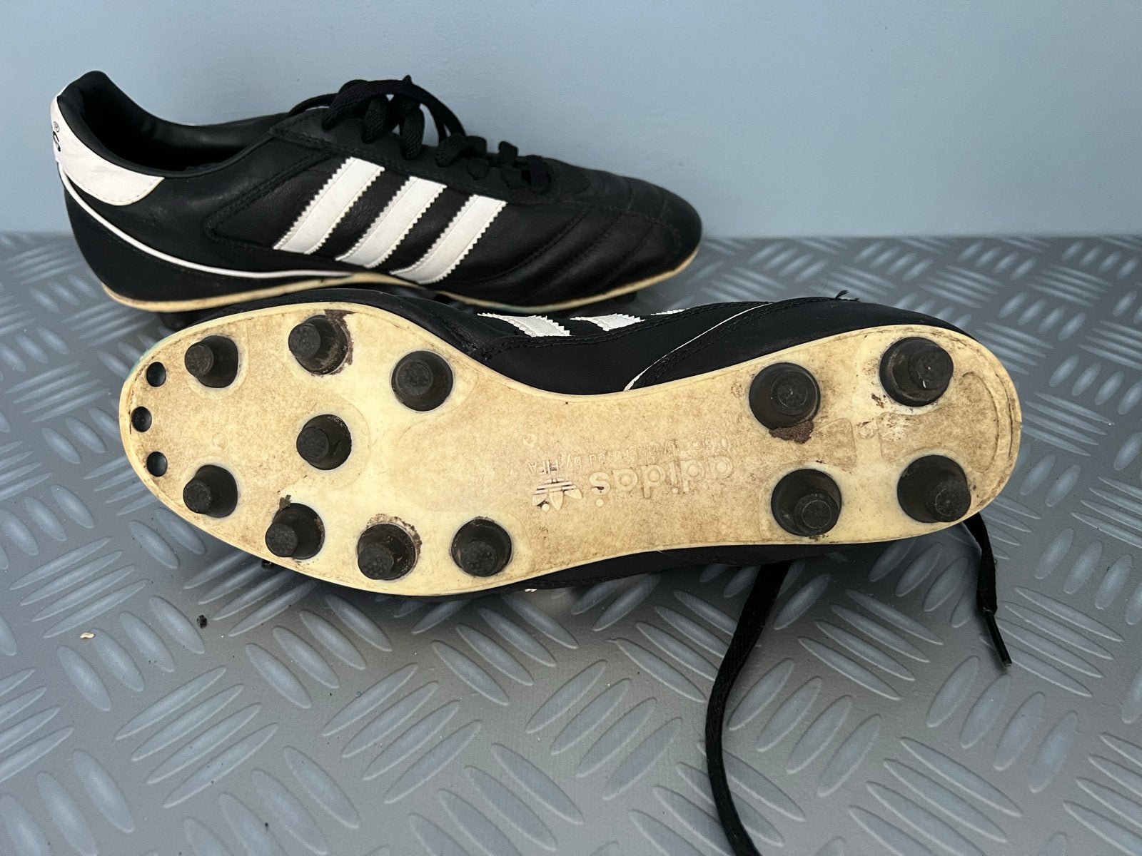 Adidas Kaiser 5 voetbalschoenen - Maat 42, Ophalen of Verzenden, Gebruikt, Schoenen