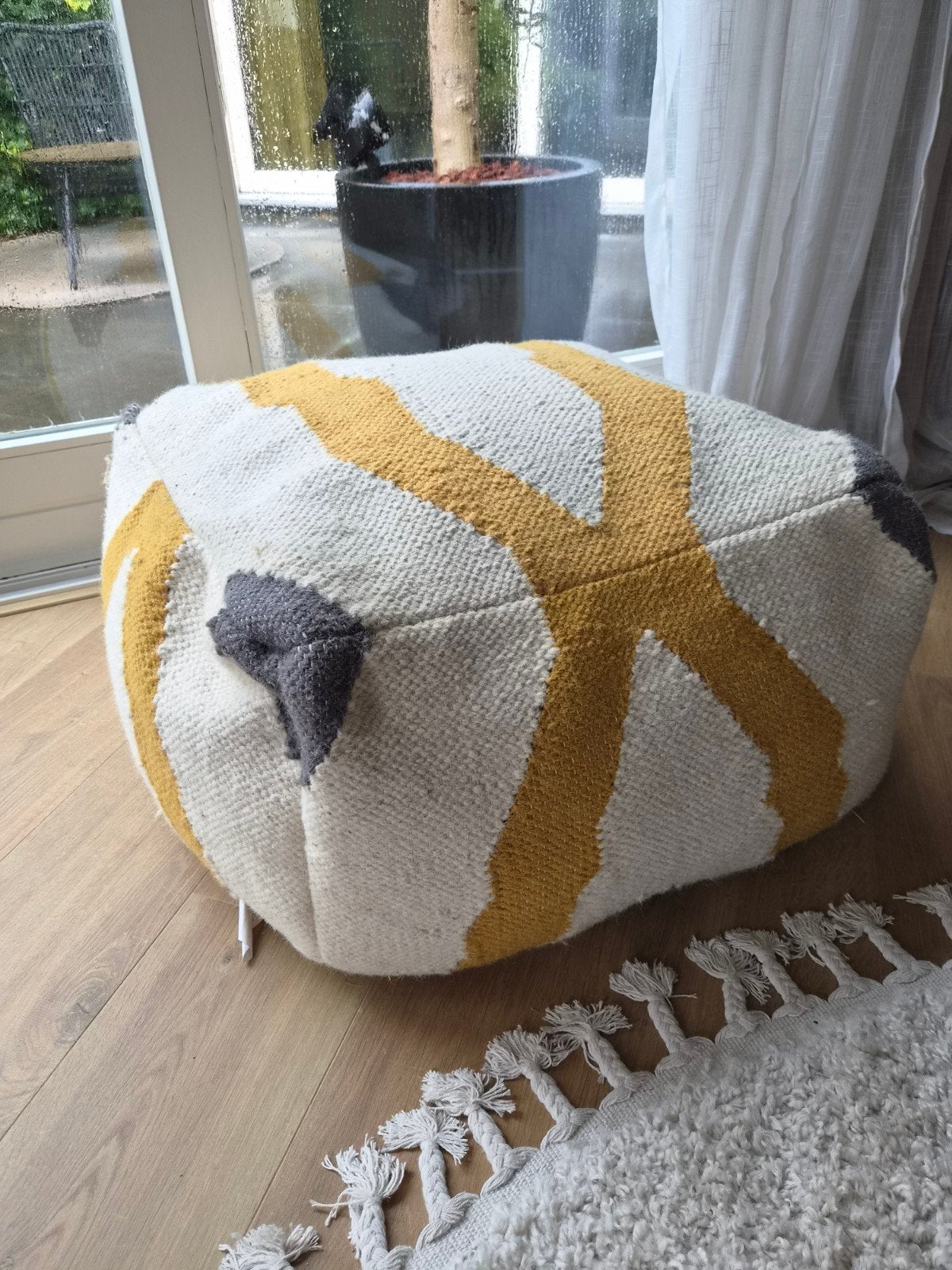 NIEUWE poef BELIANI  wol beige geel grijs 60x60x40cm, Ophalen of Verzenden, Nieuw, Stof