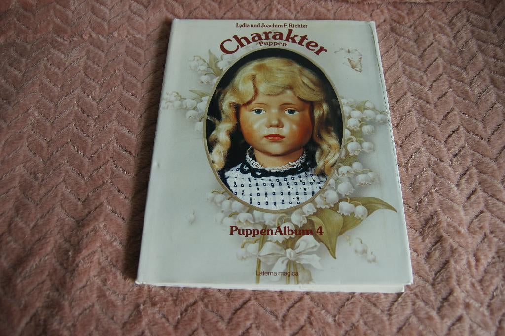 charakter puppen Puppen album 4, Ophalen of Verzenden, Gelezen, Overige onderwerpen