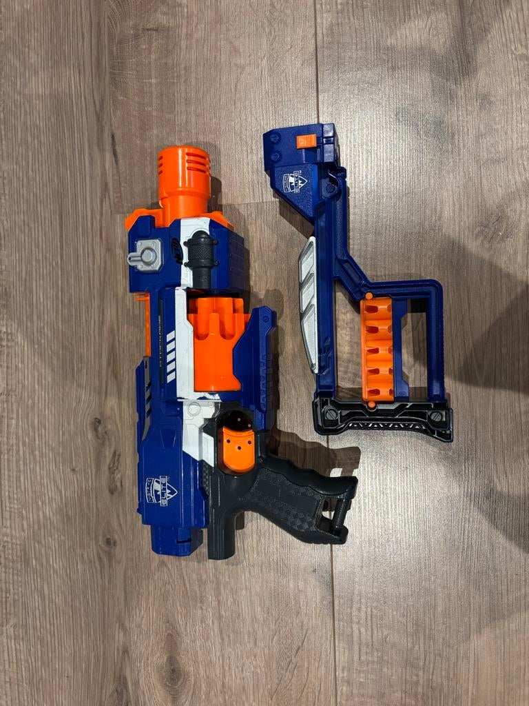Nerf Guns Collectie: 4 Nerf Guns, inclusief pijltjes, Ophalen, Zo goed als nieuw