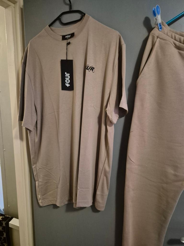 Four, Kleding | Heren, Broeken en Pantalons, Nieuw, Bruin, Ophalen of Verzenden